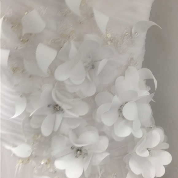 Wedding dress - Picture 4 of 5